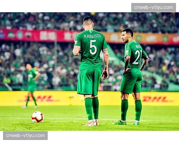 王爱芳年轻中场经验欠缺,双后腰体系防守覆盖存在隐患 王爱芳年轻中场经验欠缺,双后腰体系防守覆盖存在隐患